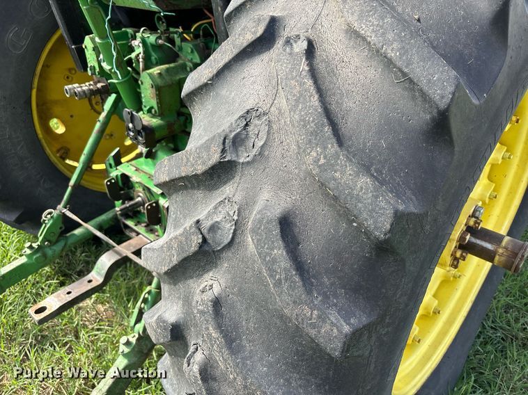 image for item DS2521 1981 John Deere  4240 tractor