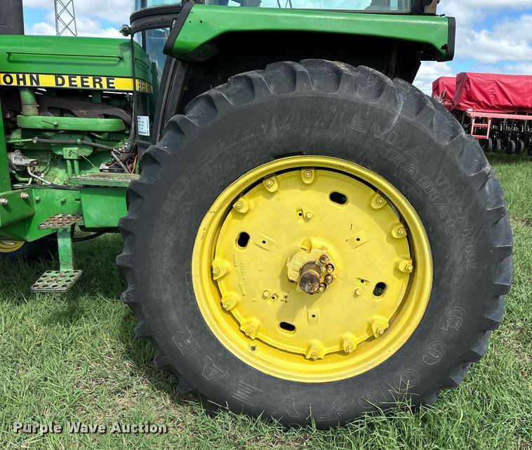 image for item DS2521 1981 John Deere  4240 tractor