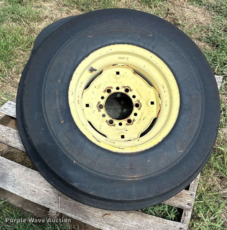 image for item DS2521 1981 John Deere  4240 tractor