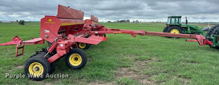 image for item DS2522 Sunflower  9433-40 grain drill