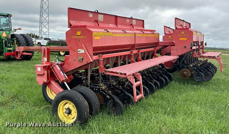 image for item DS2522 Sunflower  9433-40 grain drill