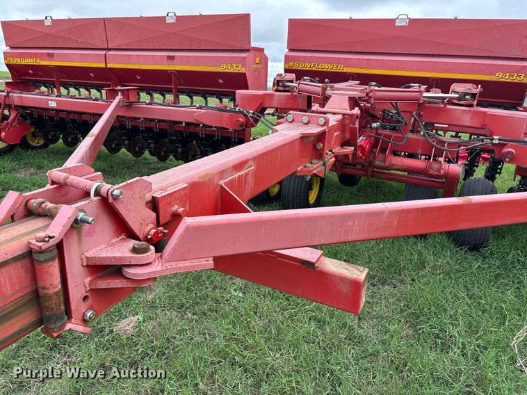 image for item DS2522 Sunflower  9433-40 grain drill