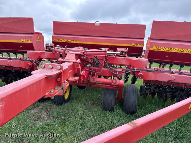 image for item DS2522 Sunflower  9433-40 grain drill