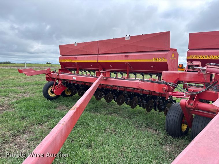 image for item DS2522 Sunflower  9433-40 grain drill