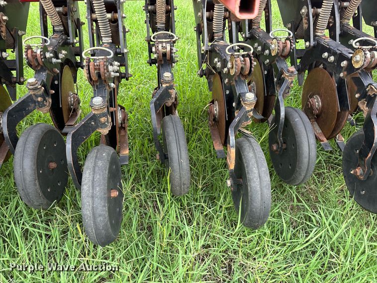 image for item DS2522 Sunflower  9433-40 grain drill