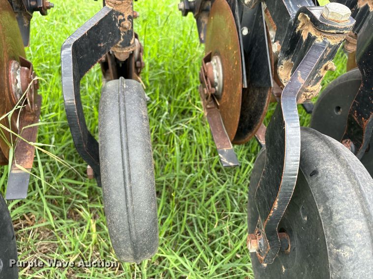 image for item DS2522 Sunflower  9433-40 grain drill