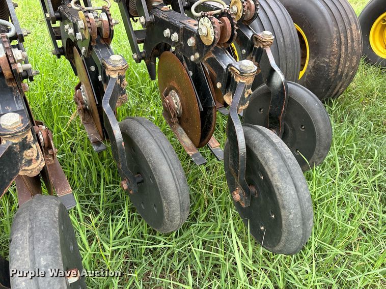 image for item DS2522 Sunflower  9433-40 grain drill