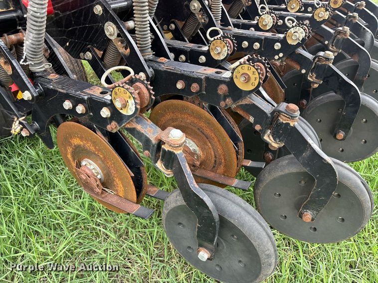 image for item DS2522 Sunflower  9433-40 grain drill