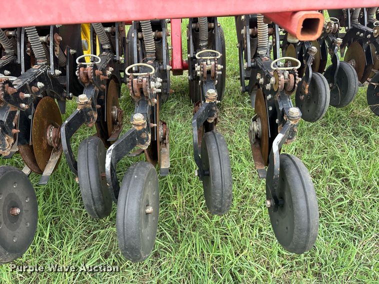 image for item DS2522 Sunflower  9433-40 grain drill