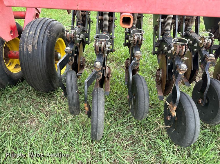 image for item DS2522 Sunflower  9433-40 grain drill