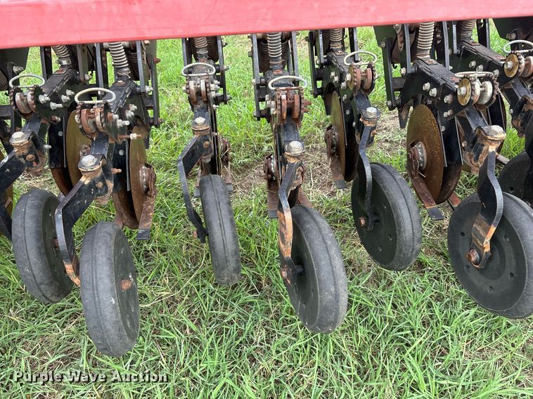 image for item DS2522 Sunflower  9433-40 grain drill