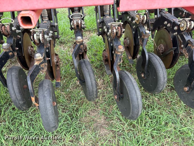 image for item DS2522 Sunflower  9433-40 grain drill