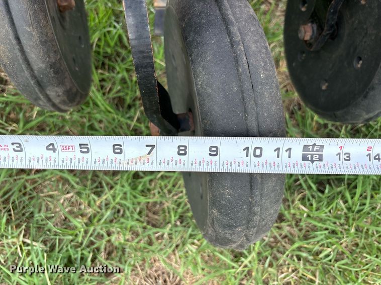 image for item DS2522 Sunflower  9433-40 grain drill