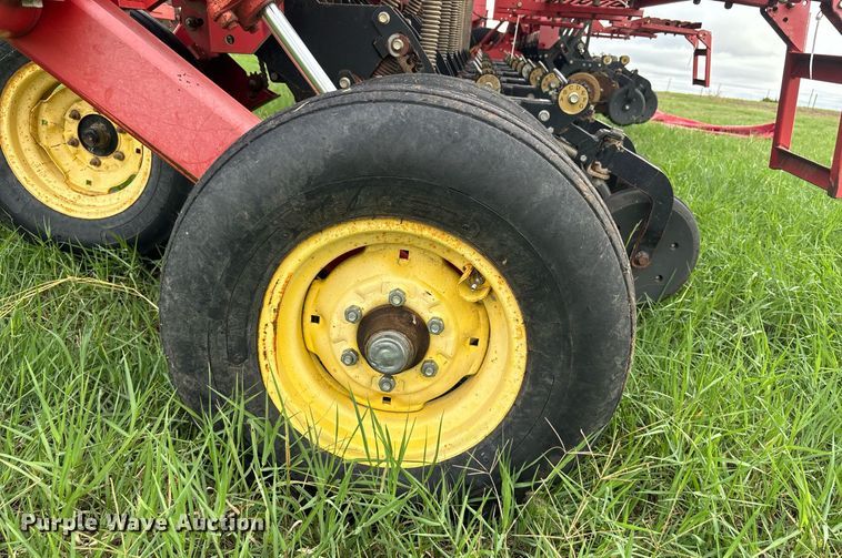 image for item DS2522 Sunflower  9433-40 grain drill