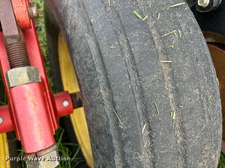 image for item DS2522 Sunflower  9433-40 grain drill