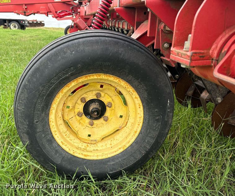 image for item DS2522 Sunflower  9433-40 grain drill