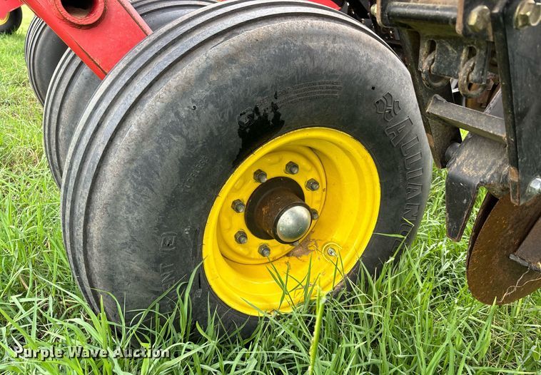 image for item DS2522 Sunflower  9433-40 grain drill