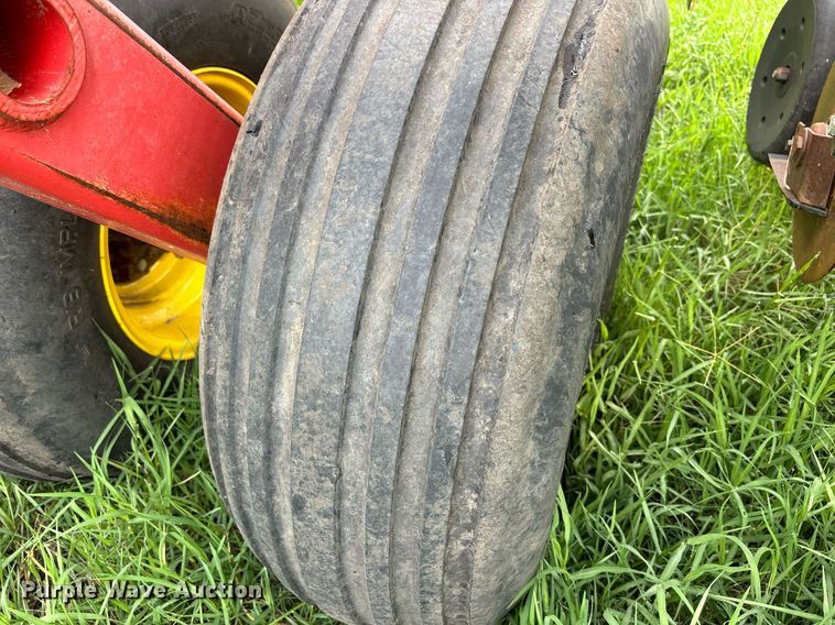 image for item DS2522 Sunflower  9433-40 grain drill