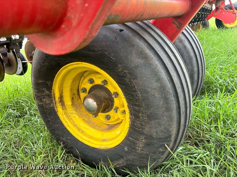 image for item DS2522 Sunflower  9433-40 grain drill