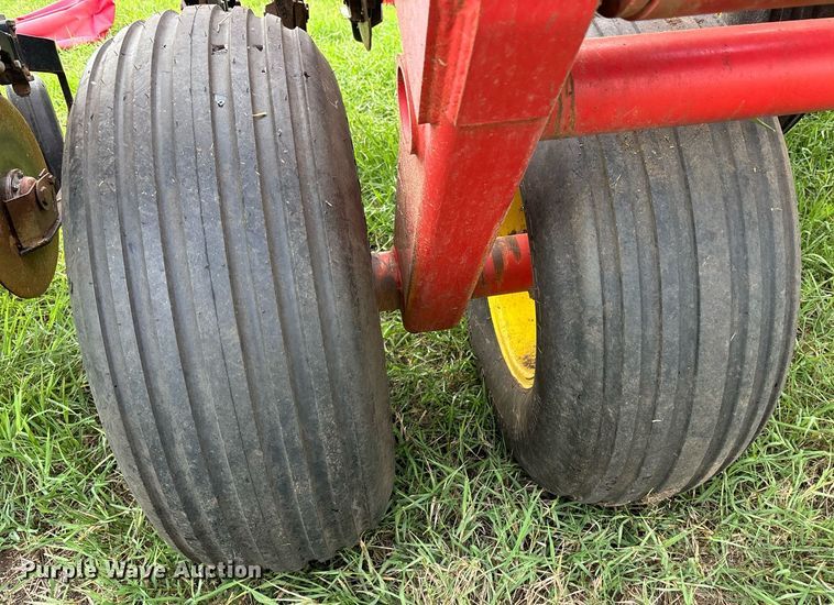 image for item DS2522 Sunflower  9433-40 grain drill