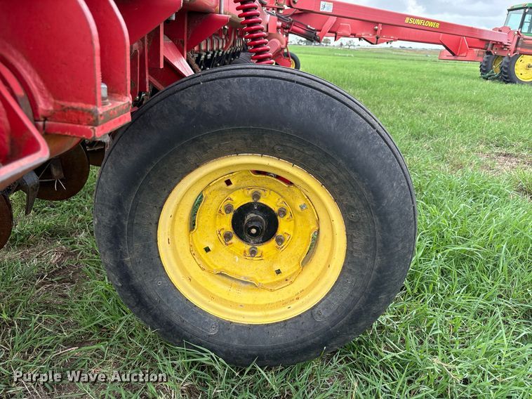 image for item DS2522 Sunflower  9433-40 grain drill