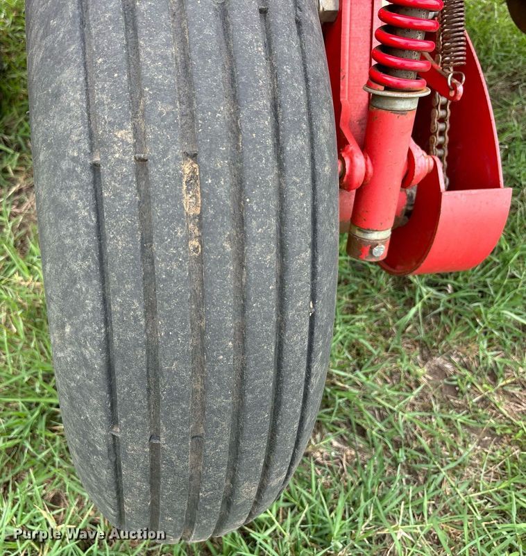 image for item DS2522 Sunflower  9433-40 grain drill