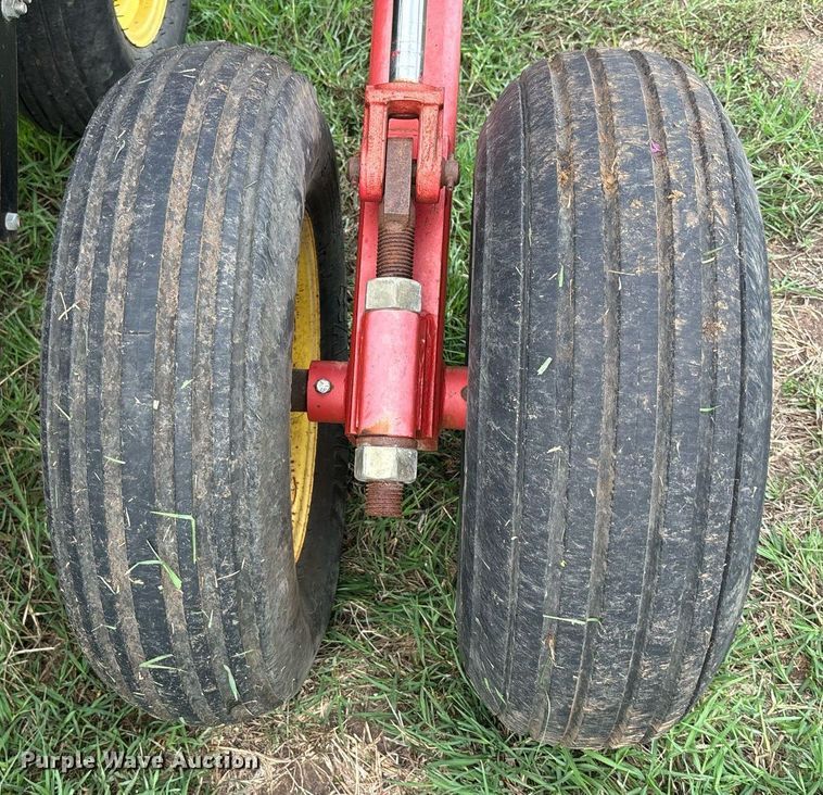 image for item DS2522 Sunflower  9433-40 grain drill