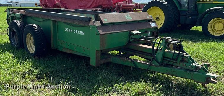image for item DS2523 John Deere  785 manure spreader