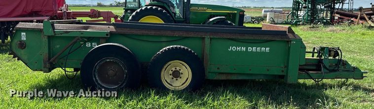 image for item DS2523 John Deere  785 manure spreader