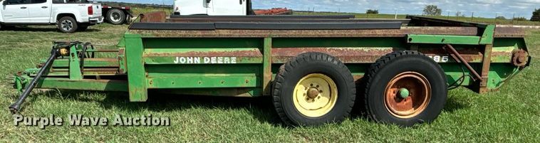 image for item DS2523 John Deere  785 manure spreader