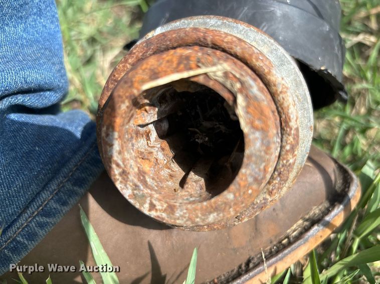 image for item DS2523 John Deere  785 manure spreader