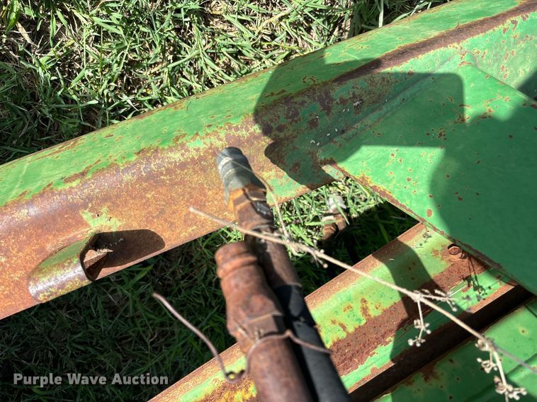 image for item DS2523 John Deere  785 manure spreader