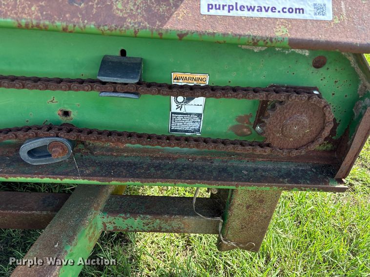 image for item DS2523 John Deere  785 manure spreader