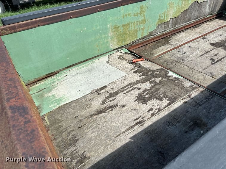 image for item DS2523 John Deere  785 manure spreader