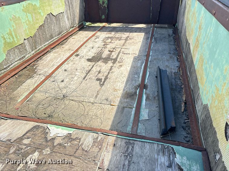 image for item DS2523 John Deere  785 manure spreader