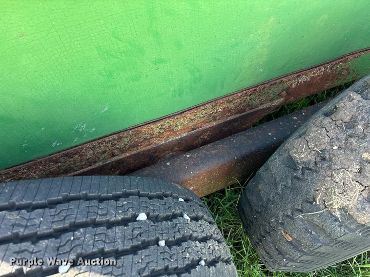 image for item DS2523 John Deere  785 manure spreader