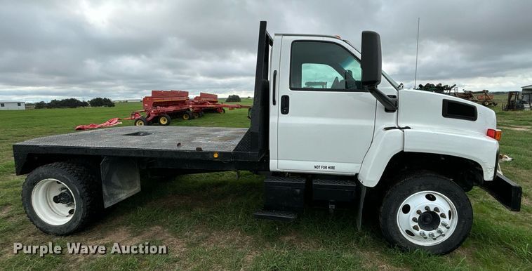 image for item DS2524 2003 GMC C6C042 flatbed truck