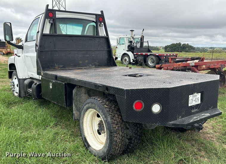 image for item DS2524 2003 GMC C6C042 flatbed truck