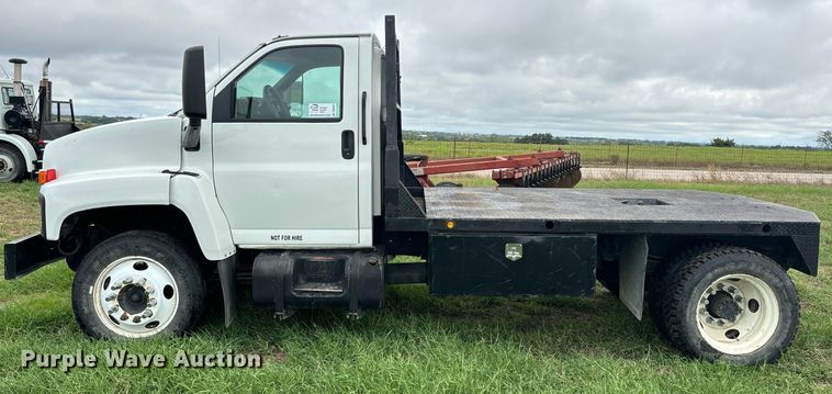 image for item DS2524 2003 GMC C6C042 flatbed truck