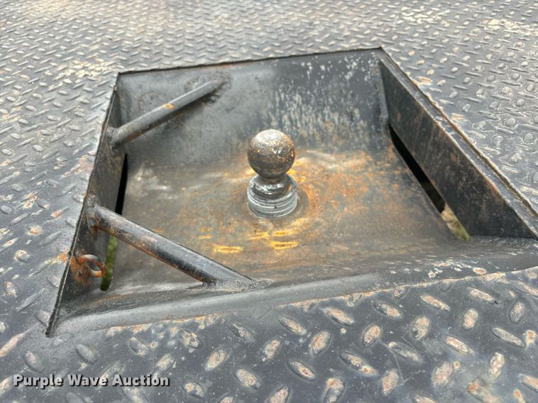 image for item DS2524 2003 GMC C6C042 flatbed truck