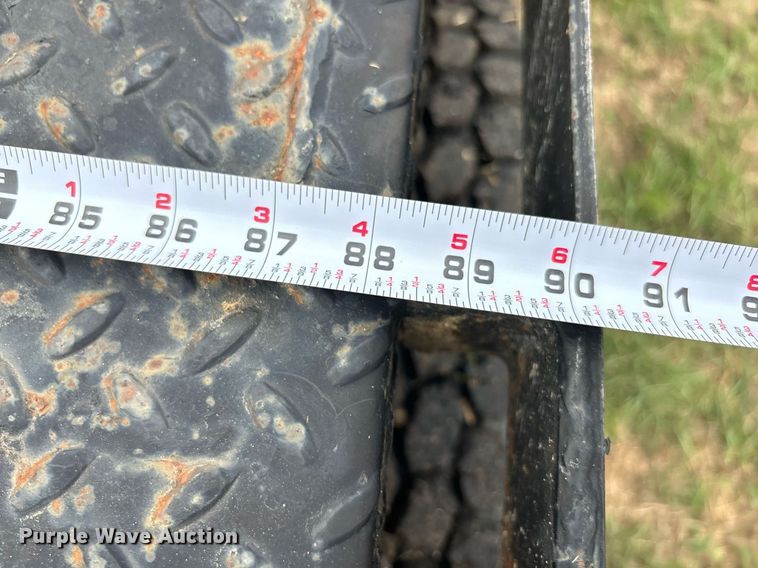 image for item DS2524 2003 GMC C6C042 flatbed truck