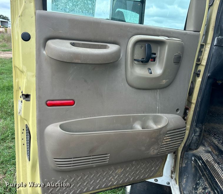 image for item DS2524 2003 GMC C6C042 flatbed truck