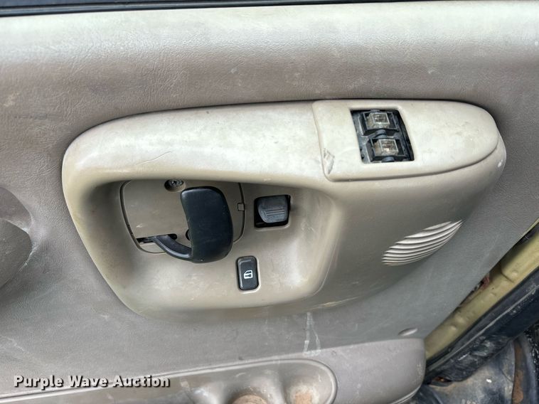 image for item DS2524 2003 GMC C6C042 flatbed truck