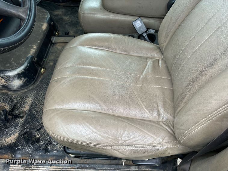 image for item DS2524 2003 GMC C6C042 flatbed truck