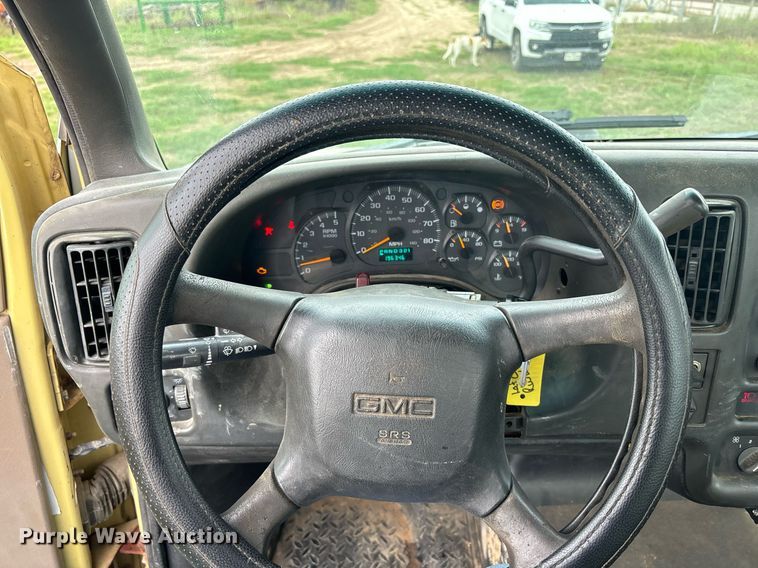 image for item DS2524 2003 GMC C6C042 flatbed truck