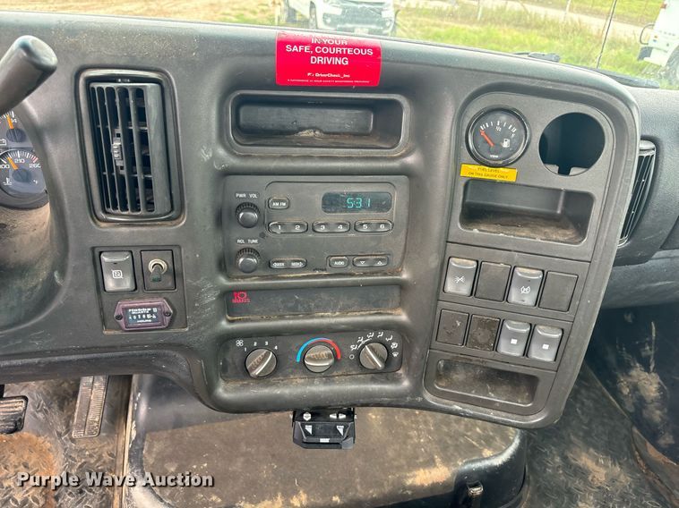 image for item DS2524 2003 GMC C6C042 flatbed truck