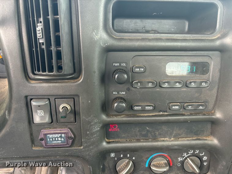 image for item DS2524 2003 GMC C6C042 flatbed truck