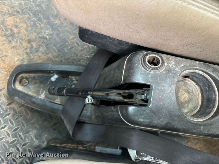 image for item DS2524 2003 GMC C6C042 flatbed truck