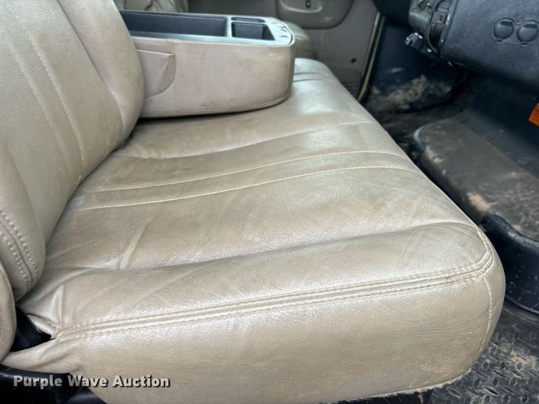 image for item DS2524 2003 GMC C6C042 flatbed truck