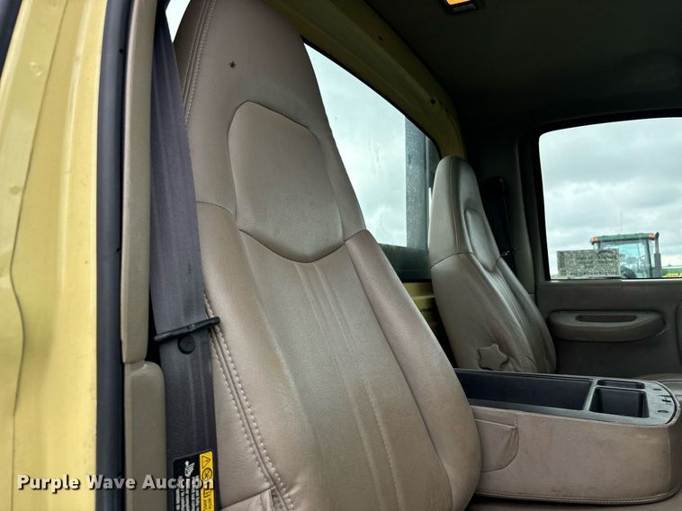 image for item DS2524 2003 GMC C6C042 flatbed truck